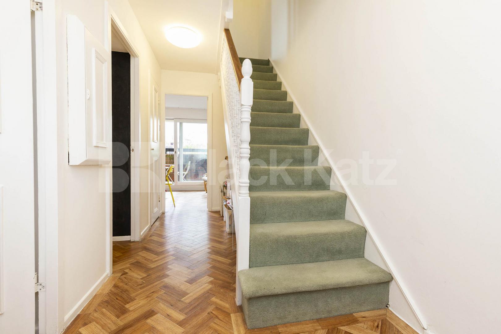 Split level Maisonette in a hard to beat location in between Angel & Kings Cross Wynford Road, Angel / Kings Cross
